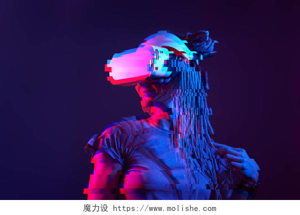 女人在使用虚拟现实耳机霓虹灯工作室的肖像